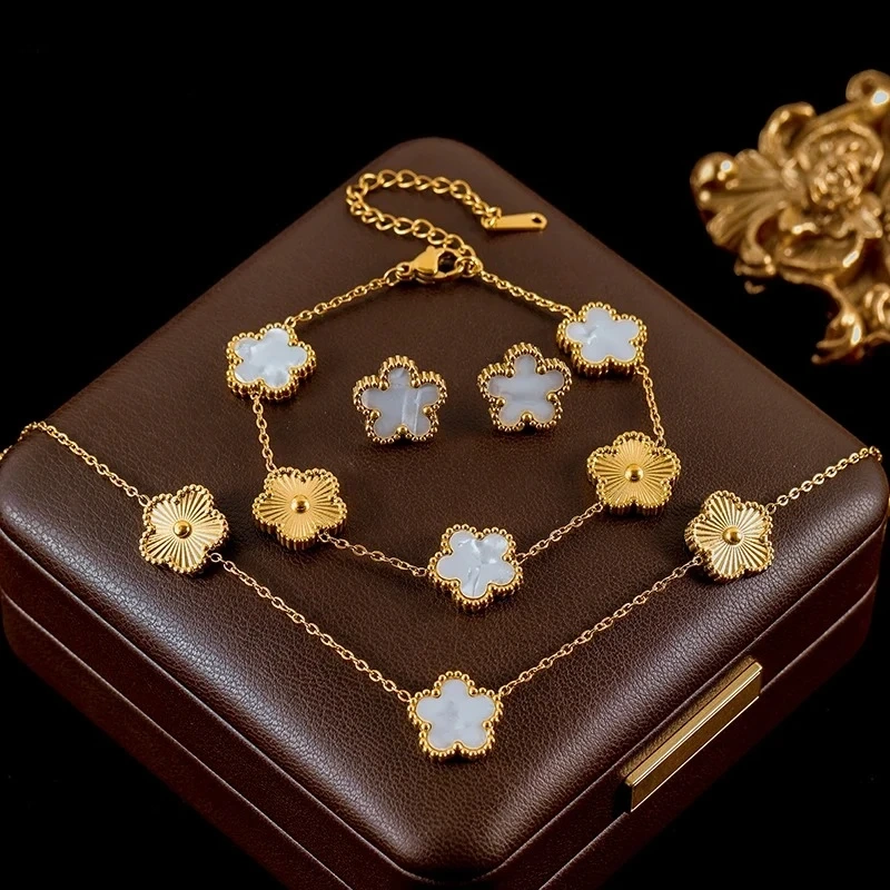 Plum Blossom Clover Jewelry Set